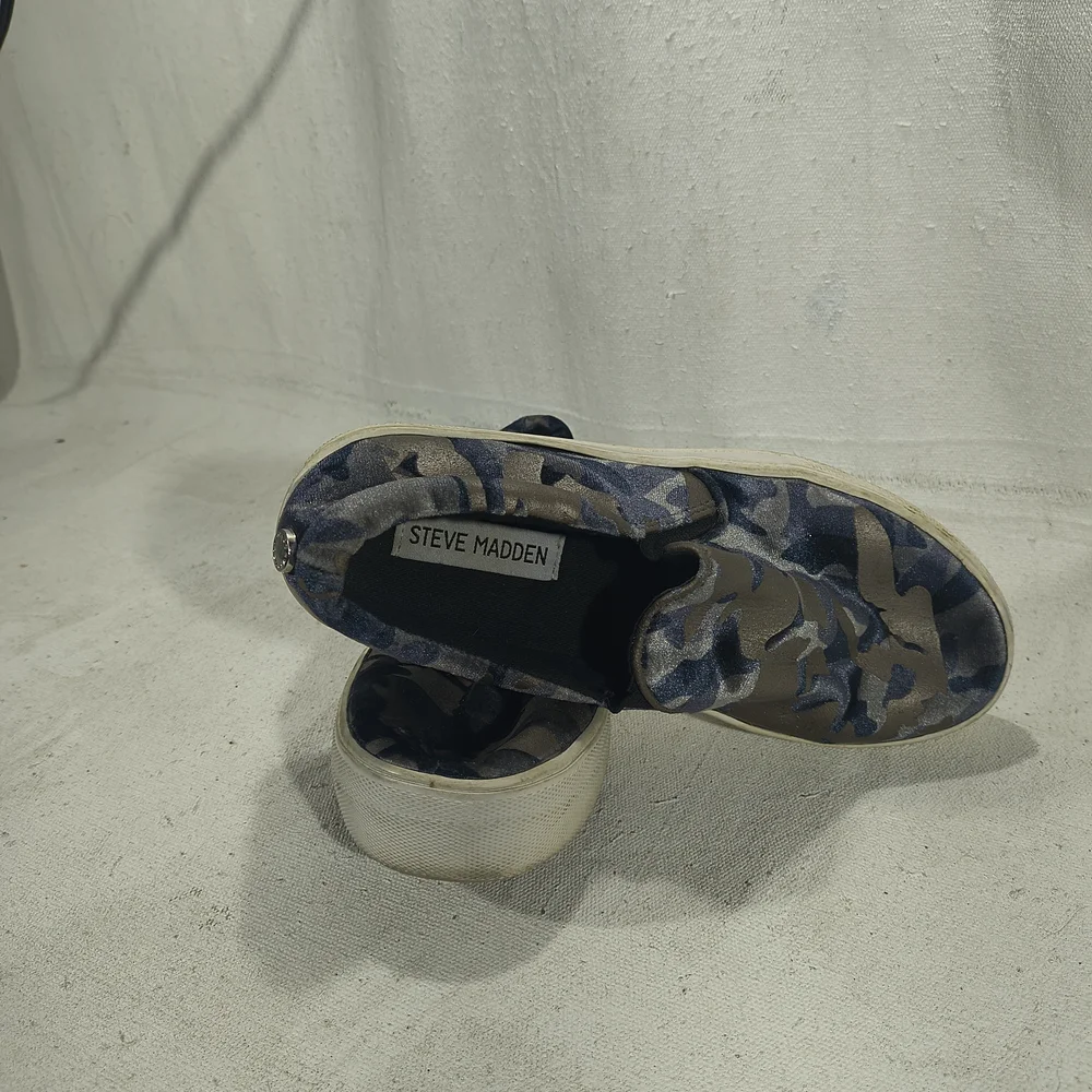 Women's Size 6 Medium Metallic Camouflage Slip-On Shoes by Steve Madden